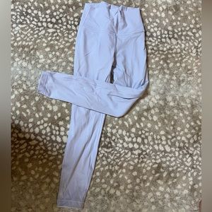 Like new Lululemon size 4 Wunder Under High-Rise Tight 25”